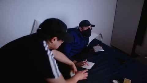 king Hung Uncut online show from December 14, 3:35 am