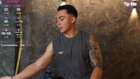 hunk_ryan online show from November 25, 3:44 pm