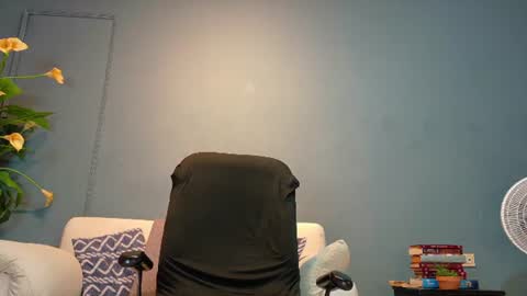 Hunter  online show from July 19, 1:14 pm