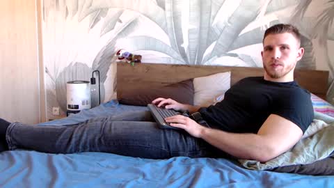 Hunter Bridges online show from February 20, 11:42 am