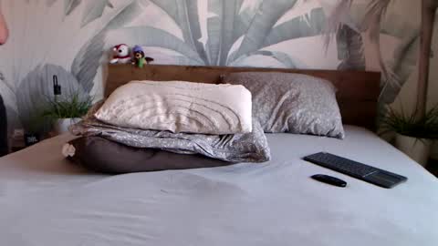 Hunter Bridges online show from February 6, 12:59 pm