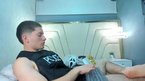 Snapshot of hunterheat_ chatting on September 21, 1:15 pm hunterheat_ online show from September 21, 1:15 pm