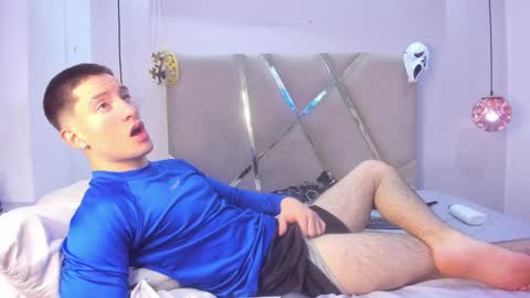 Snapshot of hunterheat_ chatting on October 16, 12:16 pm hunterheat_ online show from October 16, 12:16 pm
