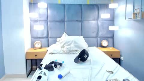 Snapshot of hunterheat_ chatting on September 19, 1:04 pm hunterheat_ online show from September 19, 1:04 pm