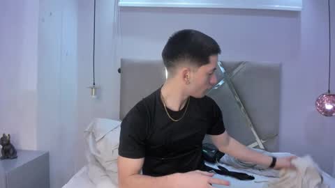 Snapshot of hunterheat_ chatting on October 15, 12:06 pm hunterheat_ online show from October 15, 12:06 pm