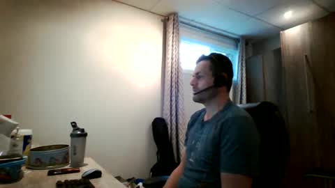 Snapshot of hurley7890 chatting on October 7, 1:40 pm hurley7890 online show from October 7, 1:40 pm
