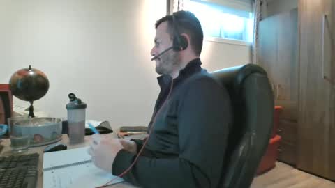 Snapshot of hurley7890 chatting on February 19, 2:33 pm hurley7890 online show from February 19, 2:33 pm