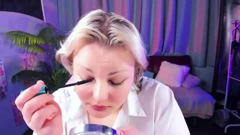 Hwasa online show from May 1, 5:56 am