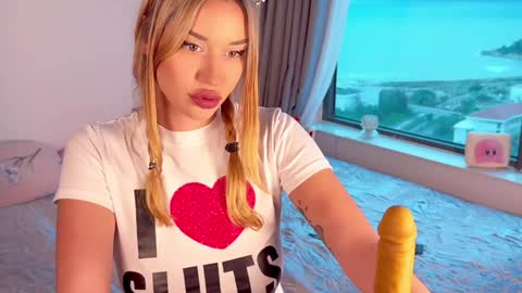 Your submissive lady 3 online show from January 15, 9:45 am