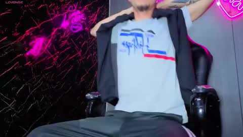 kelvis online show from November 11, 9:22 am