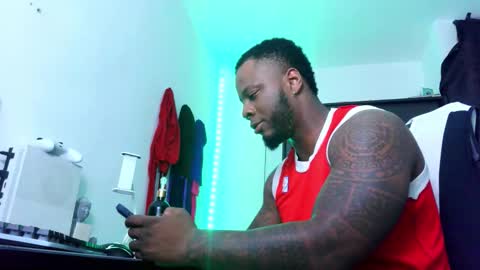 Snapshot of iam_hotbbc chatting on October 2, 3:16 am Mr H Independent model online show from October 2, 3:16 am