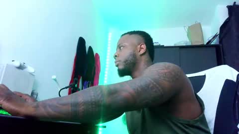 Snapshot of iam_hotbbc chatting on October 7, 3:24 am Mr H Independent model online show from October 7, 3:24 am
