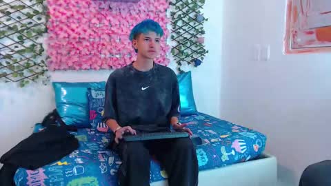 iam_lukas__ online show from September 9, 3:17 am