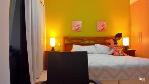 Snapshot of iam_your_fantasy chatting on December 16, 11:18 pm iam_your_fantasy online show from December 16, 11:18 pm