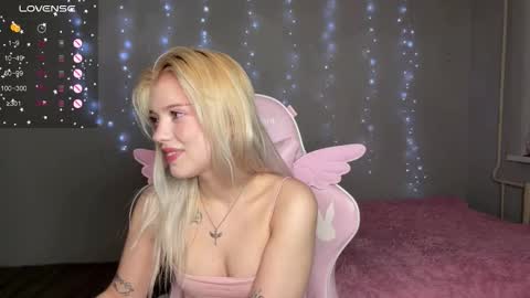 Cassie  STREAMS HERE EVERYDAY online show from March 17, 4:12 pm