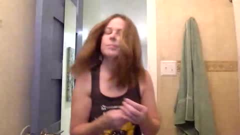 iampoppyy online show from October 27, 1:44 pm