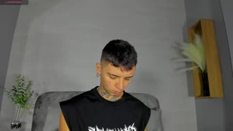 IAN CASTILLO online show from July 30, 11:11 am