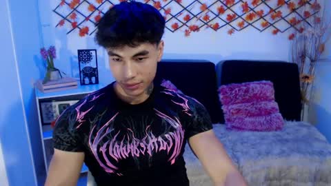 Ian  online show from May 13, 8:18 pm