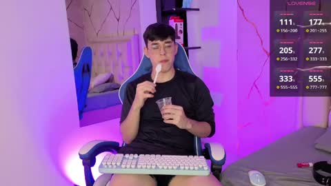 Ian  online show from May 4, 10:27 pm