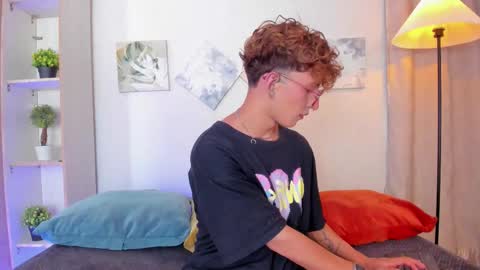 ian  online show from December 5, 4:12 am