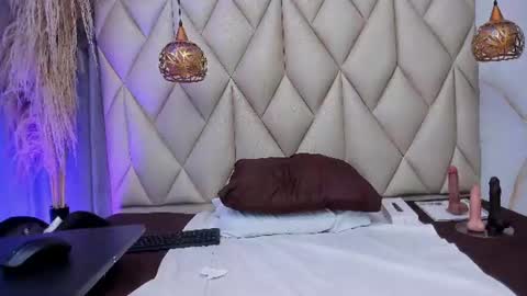 ibbie_ online show from July 3, 12:21 pm