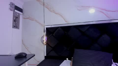 ibbie_ online show from April 29, 12:21 pm