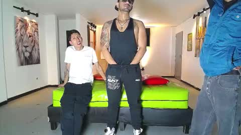 THOMAS AND DAMIAND online show from December 1, 12:25 pm