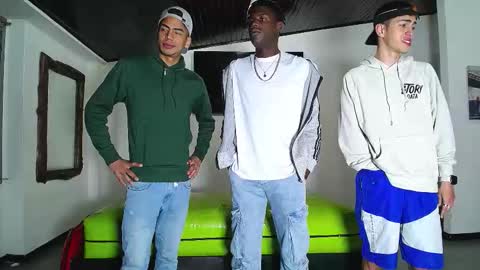 THOMAS AND DAMIAND online show from November 7, 12:40 pm