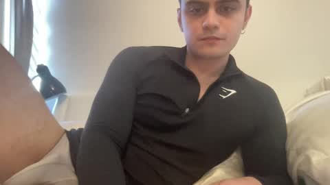 idkimjusttyping1000 online show from November 3, 6:53 pm