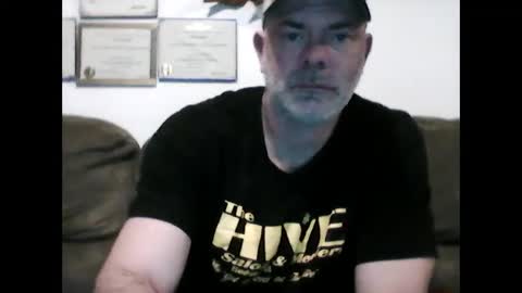 idkwhyidothis348732 online show from March 10, 11:23 am