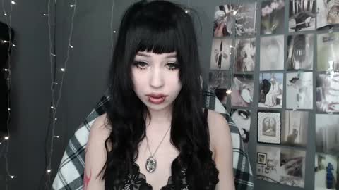 iiiiiiis online show from May 21, 1:39 pm