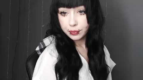 iiiiiiis online show from June 14, 3:25 pm