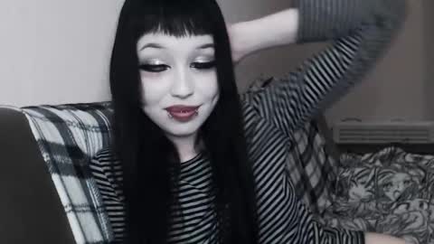 iiiiiiis online show from November 7, 12:40 pm