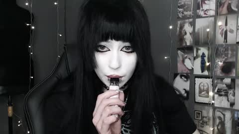 iiiiiiis online show from May 2, 10:04 pm