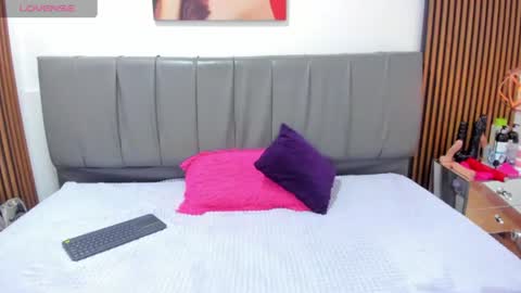 Isabella online show from July 24, 1:30 pm