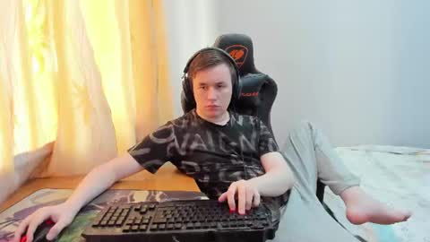 iliaskris online show from June 14, 2:24 am