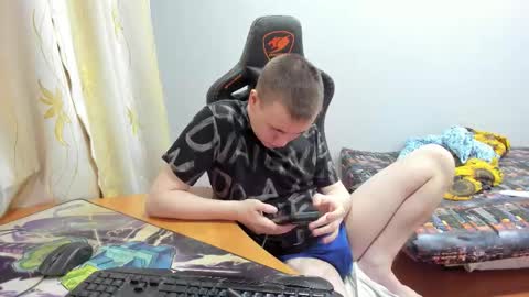 iliaskris online show from October 7, 3:19 pm