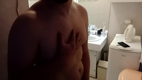 ilovecuteguy79 online show from May 18, 8:31 am