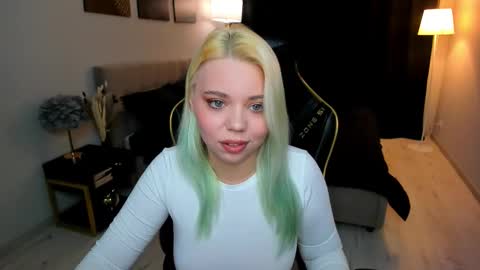 Roxy online show from November 28, 7:43 pm