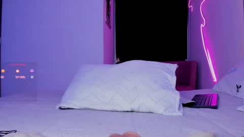 Eli  online show from January 28, 5:00 am