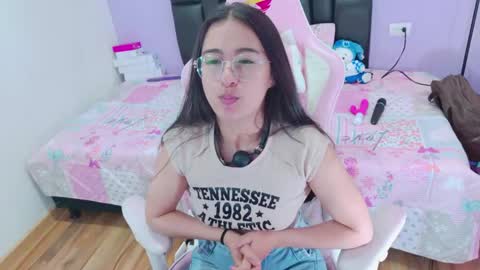 Eliza online show from April 25, 1:41 pm