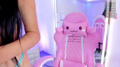 im_isabella1 online show from August 4, 11:01 pm