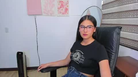 Mia online show from June 25, 10:37 pm
