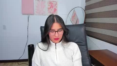 Mia online show from July 17, 11:17 pm