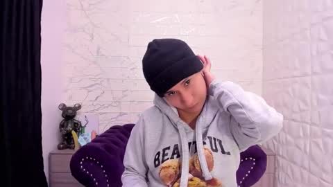 im_milan_rs online show from February 12, 9:42 am