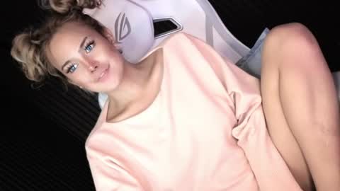 Candy Moore online show from April 30, 5:40 pm