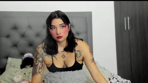 imemily444_ online show from August 5, 4:42 am