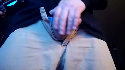 Iminyourroom online show from November 14, 9:11 am