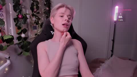 Snapshot of imnotmia chatting on January 12, 8:14 pm Mia online show from January 12, 8:14 pm