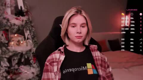 Mia online show from December 20, 9:38 am